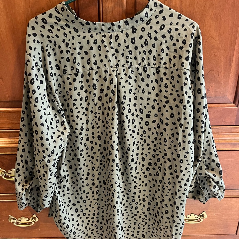 Leopard Print V-Neck Blouse - Picture 2 of 3